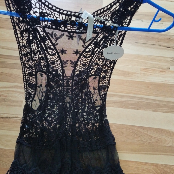 Black Sleveless Crochet Lace Vest - Picture 5 of 6